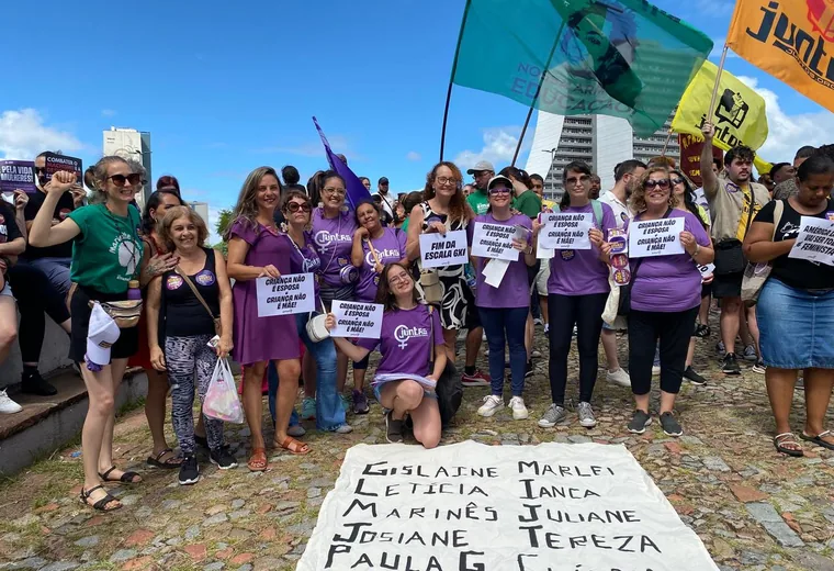 Fernanda com mulheres